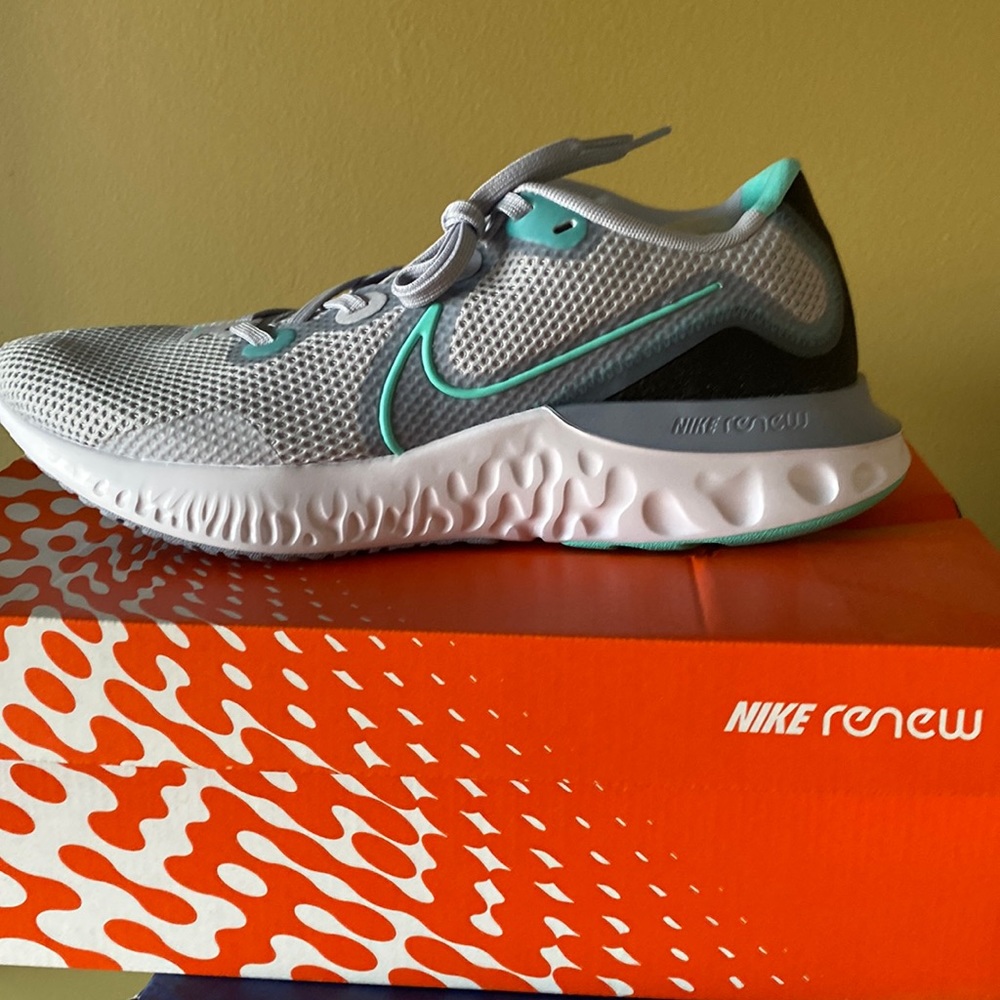Brand new in box Nike Renew Run running shoes in sky grey/hyper aqua size 11